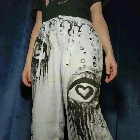 Crazy In Love heart eyes design hand-painted baby blue 100%  linen cargo pants - Picture 5 of 16